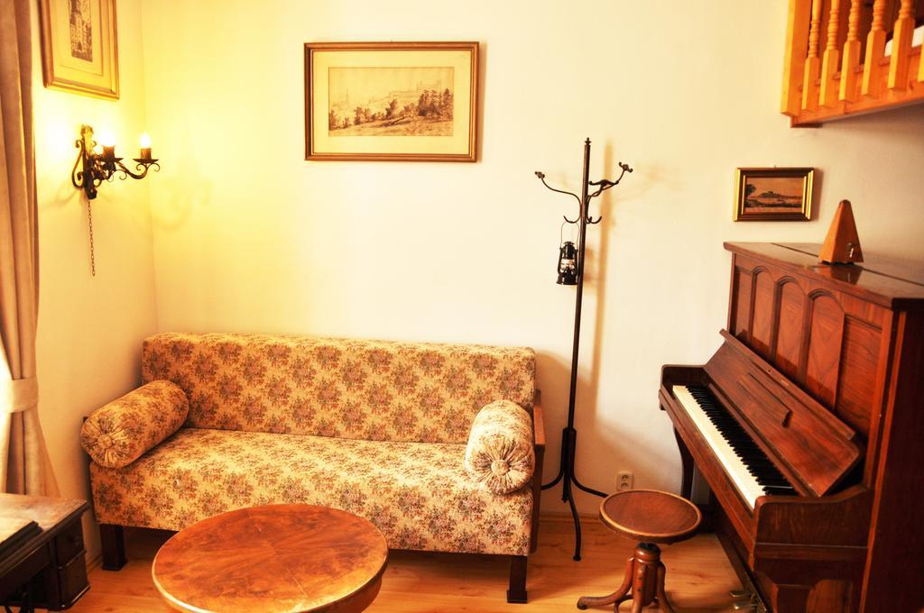 Traditional Slovak Apartment Bratislava Ngoại thất bức ảnh