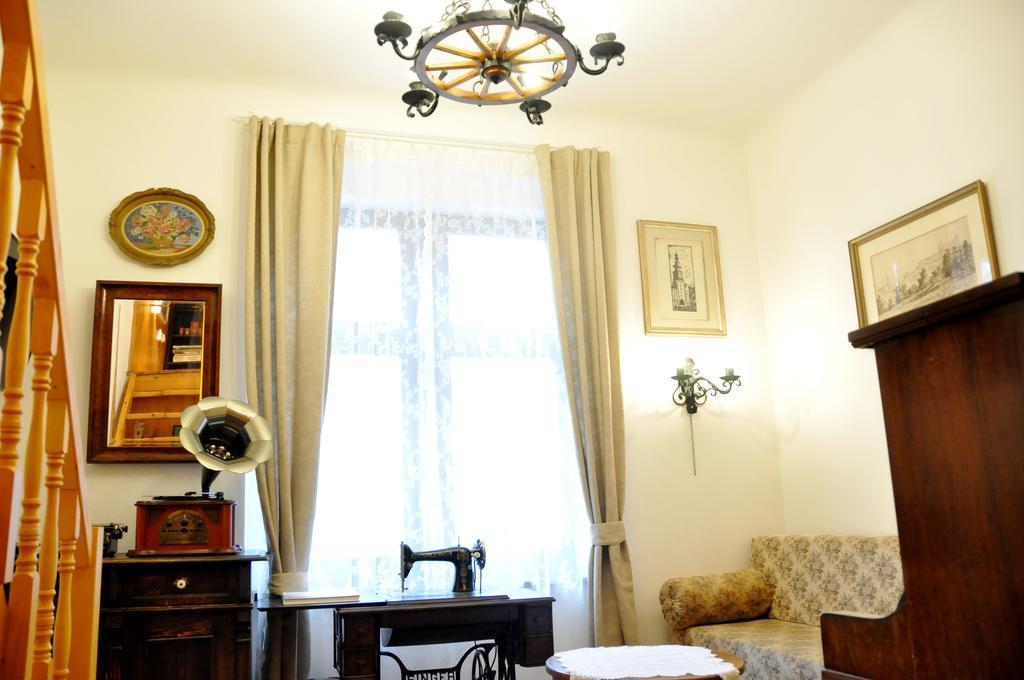 Traditional Slovak Apartment Bratislava Ngoại thất bức ảnh
